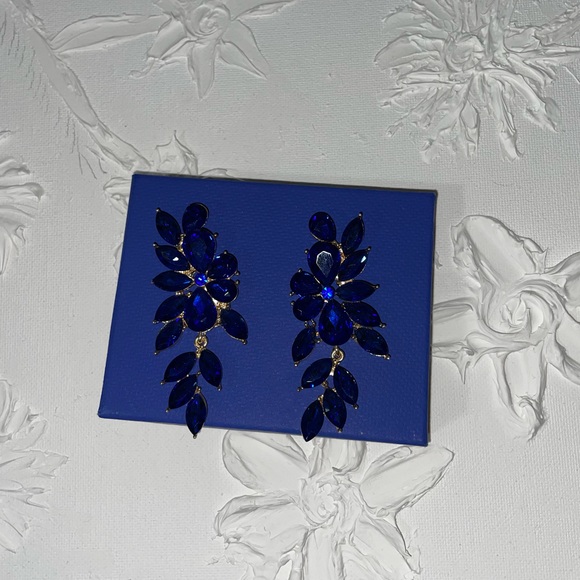Vintage royalty earrings 💙 electric blue color BRAND NEW - Picture 2 of 4